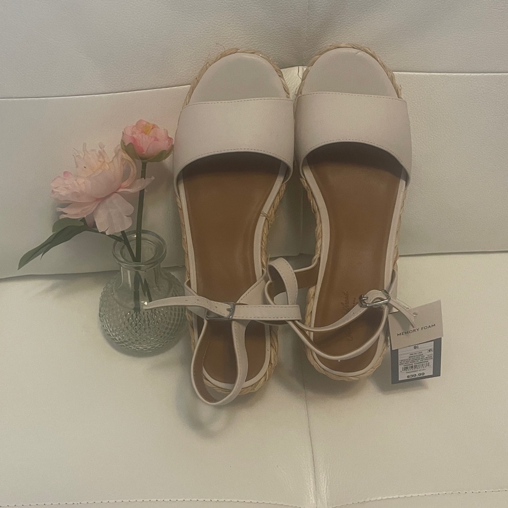 Universal Thread Cream Woven Wedges
SKU #4 - Picture 4 of 4